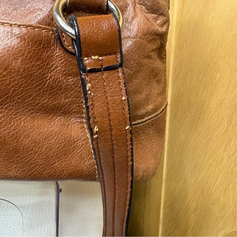 Giani Bernini Brown Leather Shoulder Bag with Timeless Design - Picture 6 of 10